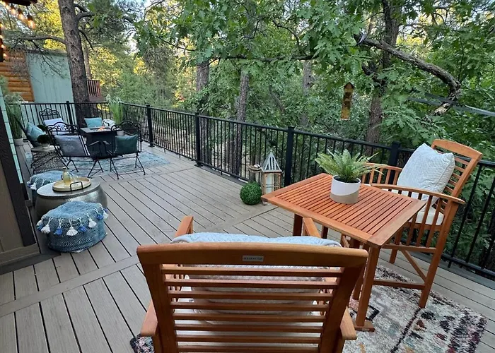 Pinewood Canyon Cabin!