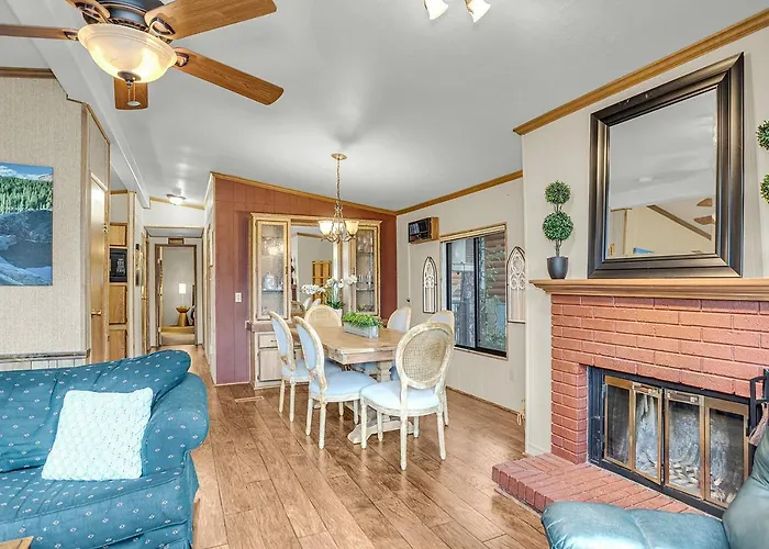 Pinewood Canyon Cabin! Holiday home