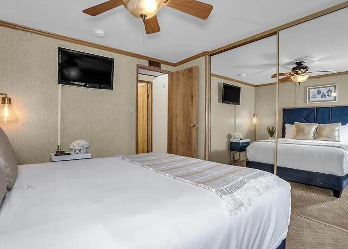 Pinewood Canyon Cabin! Holiday home